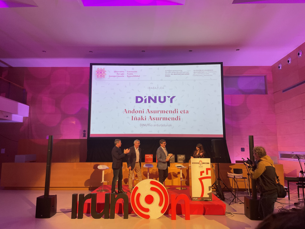 Dinuy Premio Honorífico